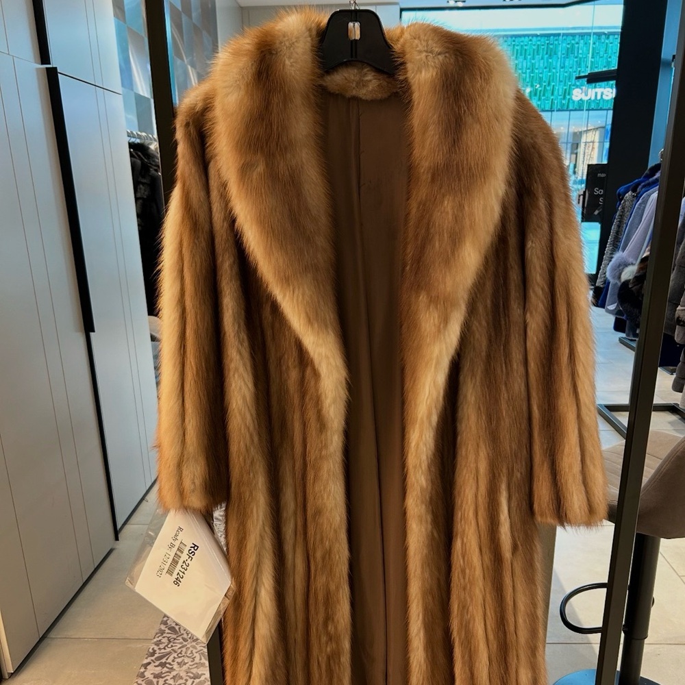 Luxurious high-end natural fur Coat